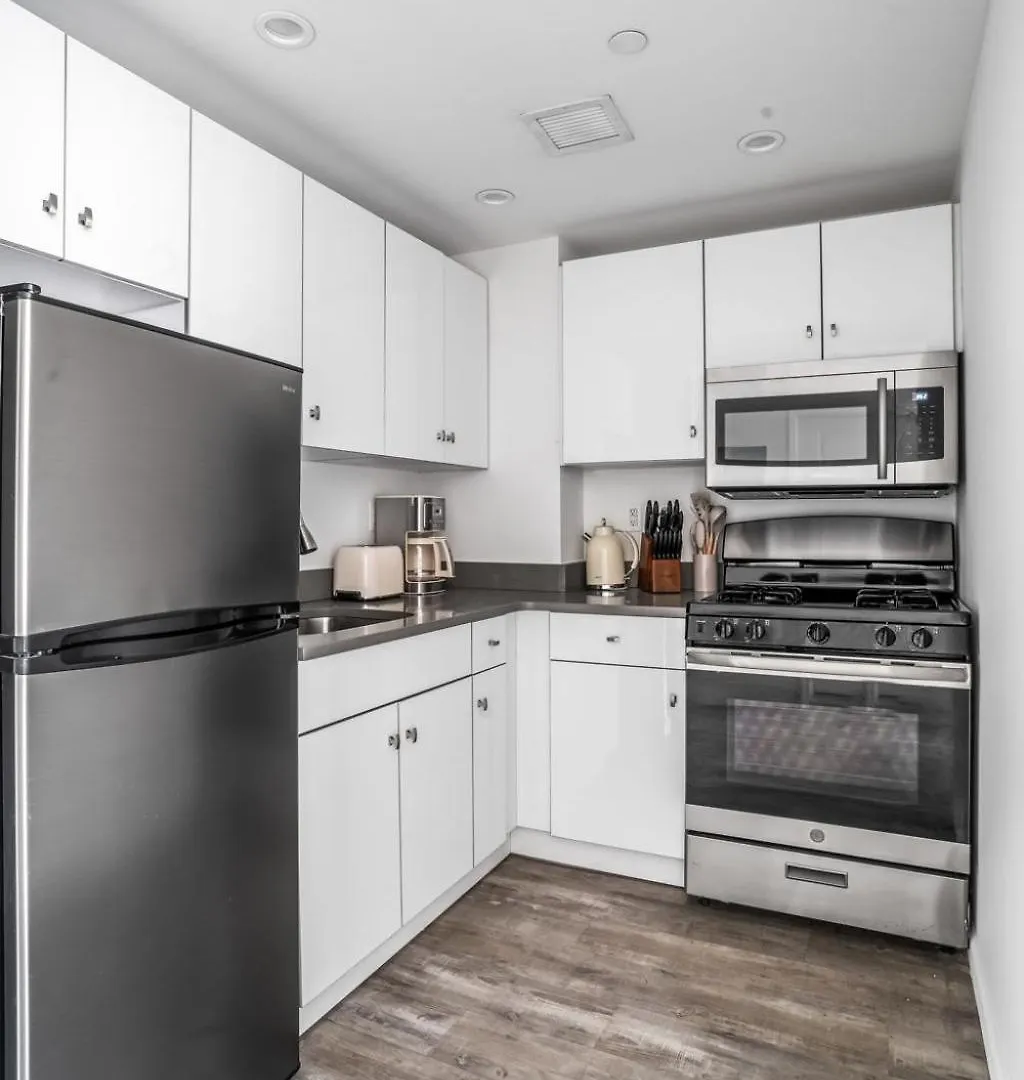 Chic Midtown 2Bedroom Cozy & Modern Retreat In Hells Kitchen New York Apartment