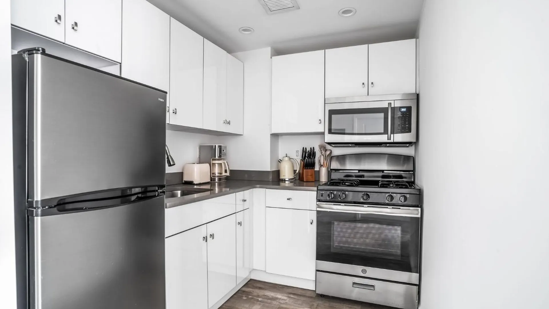 Chic Midtown 2Bedroom Cozy & Modern Retreat In Hells Kitchen New York United States